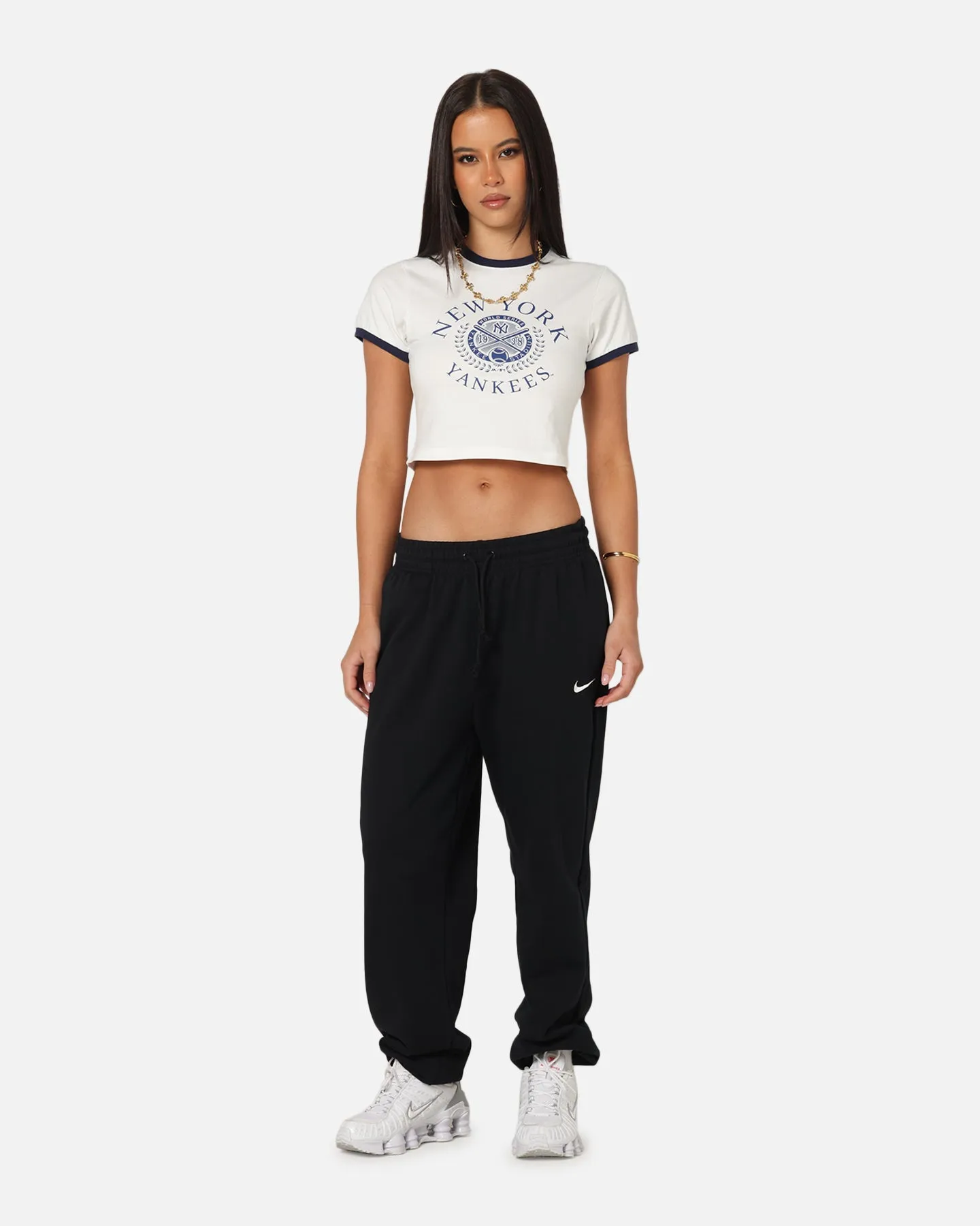 Majestic Athletic Women's New York Yankees Crest Baby T-Shirt Vintage White SunProtectionFabric Fashion and Comfort