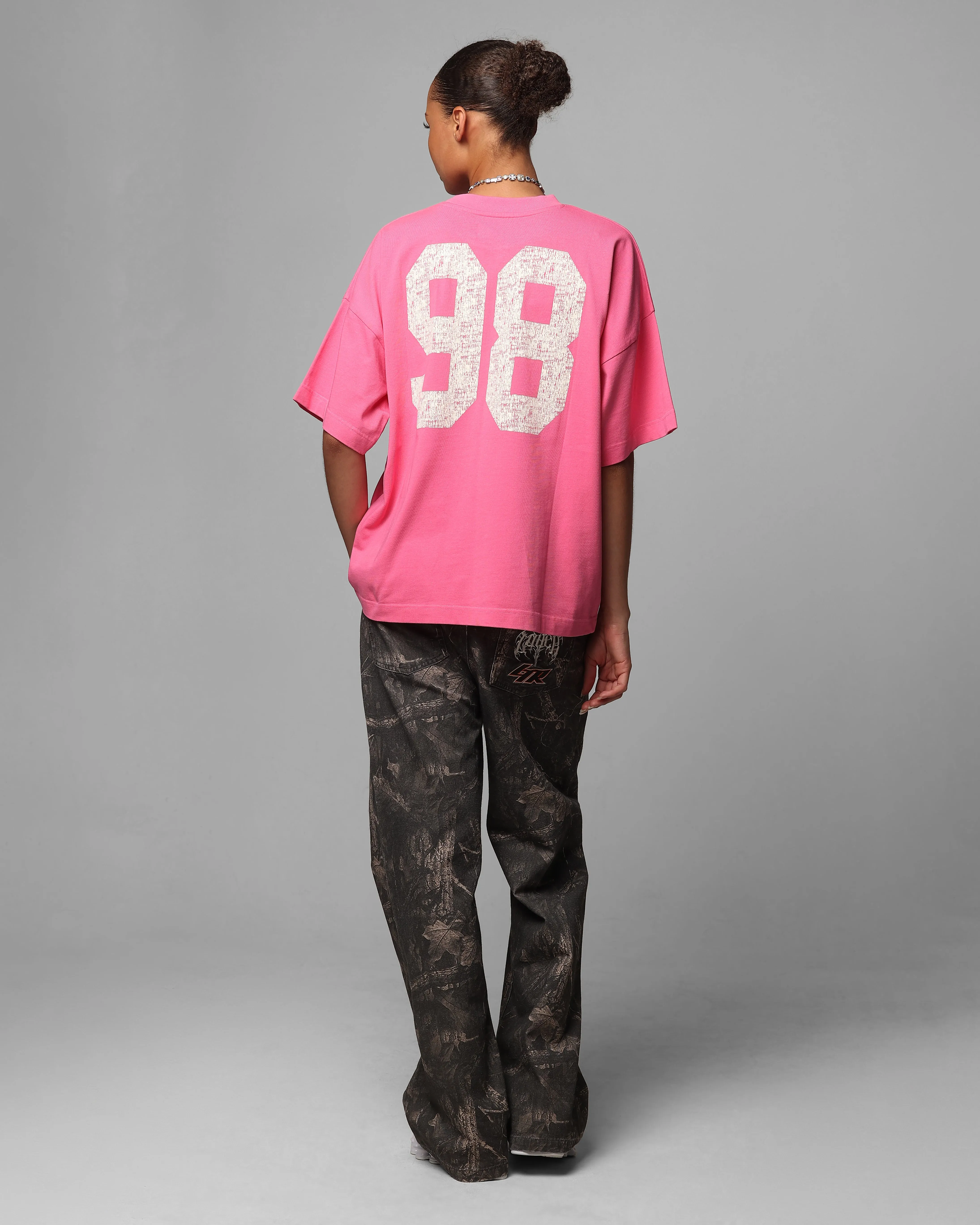 Relaxed Look Fun and Playful Loiter Human Box T-Shirt Pink