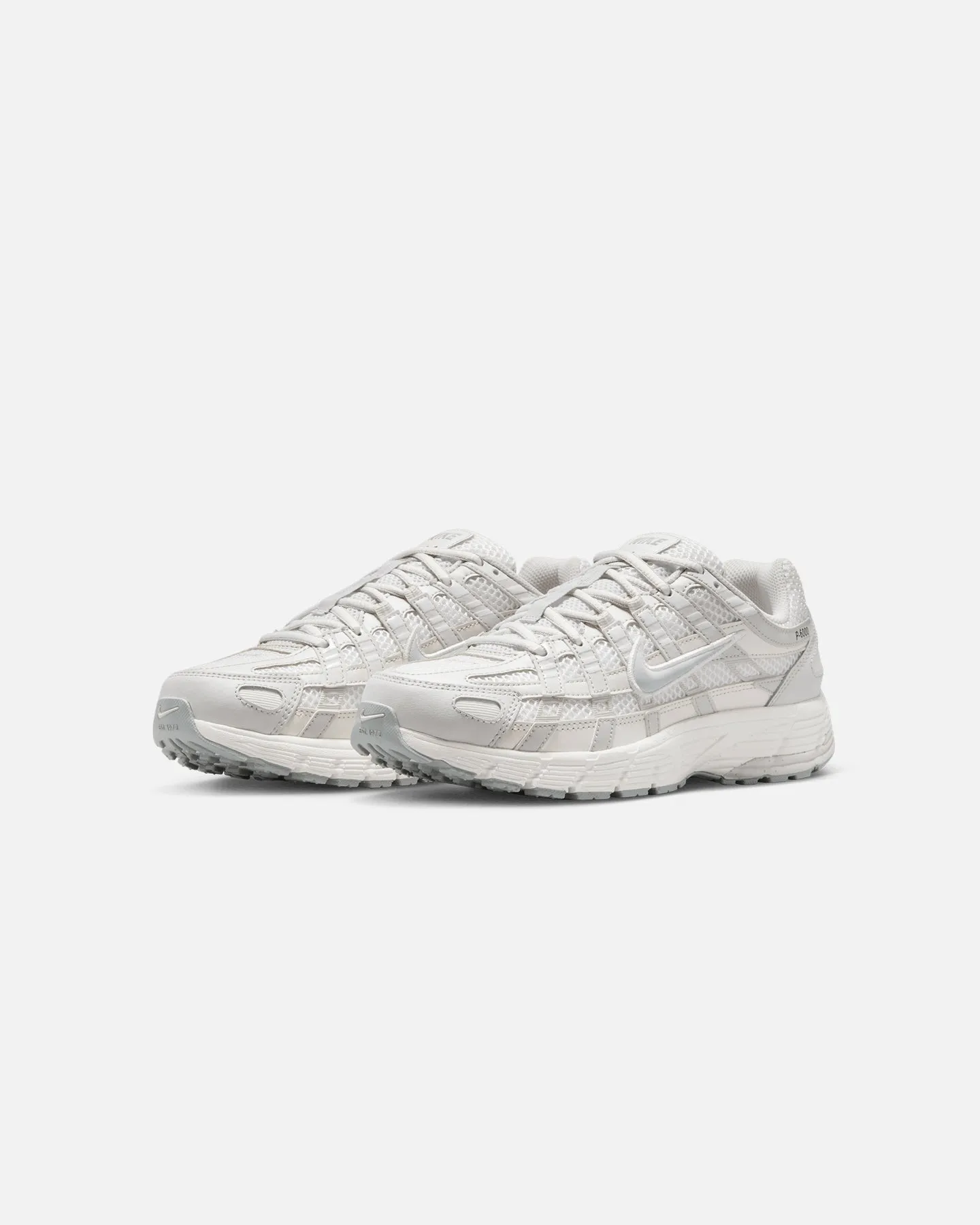 Fit Breathable mesh upper Nike Women's P-6000 SE Summit White/Wolf Grey