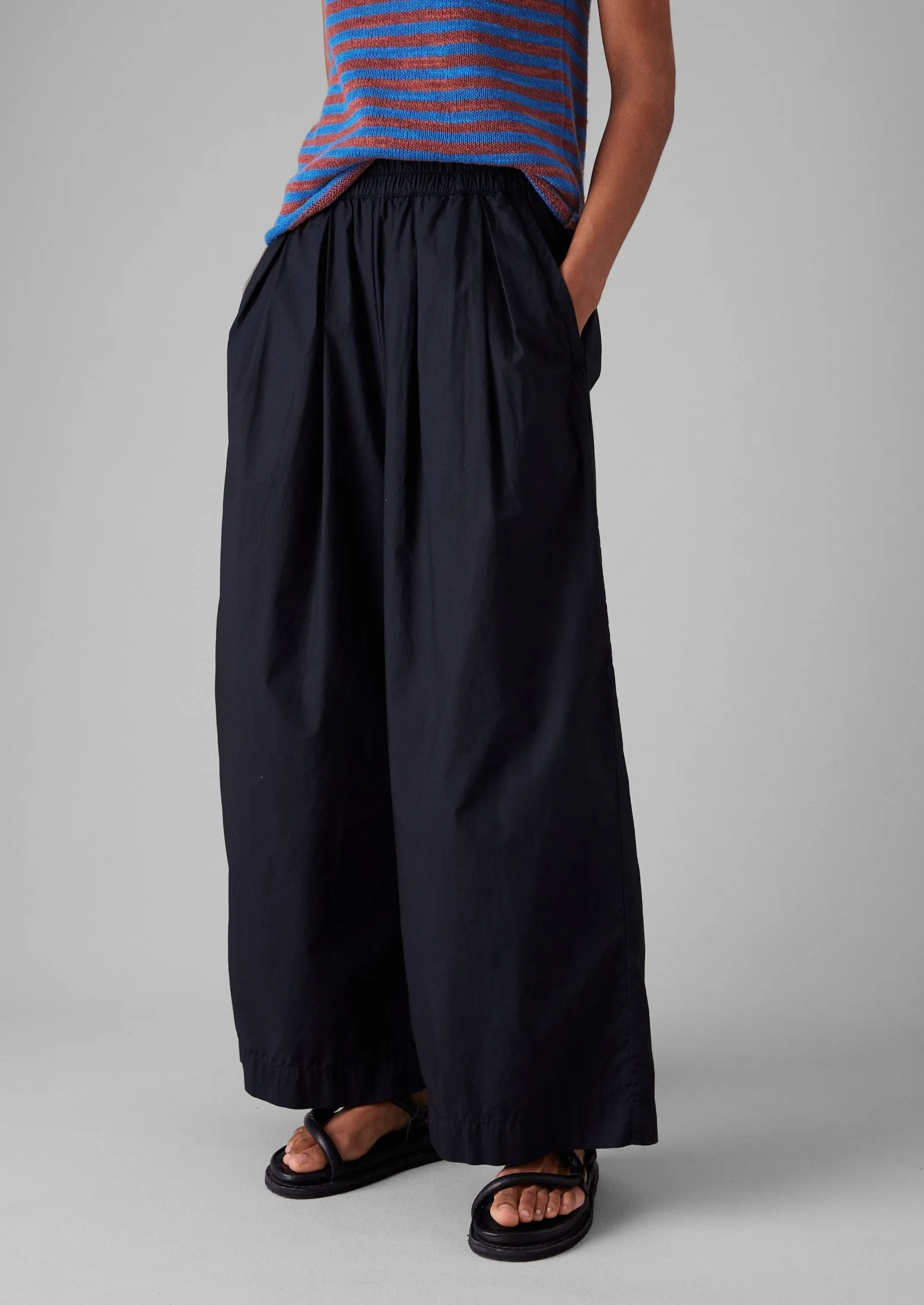 Softened Hem Premium Look Pleated Cotton Poplin Pull On Pants | Ink