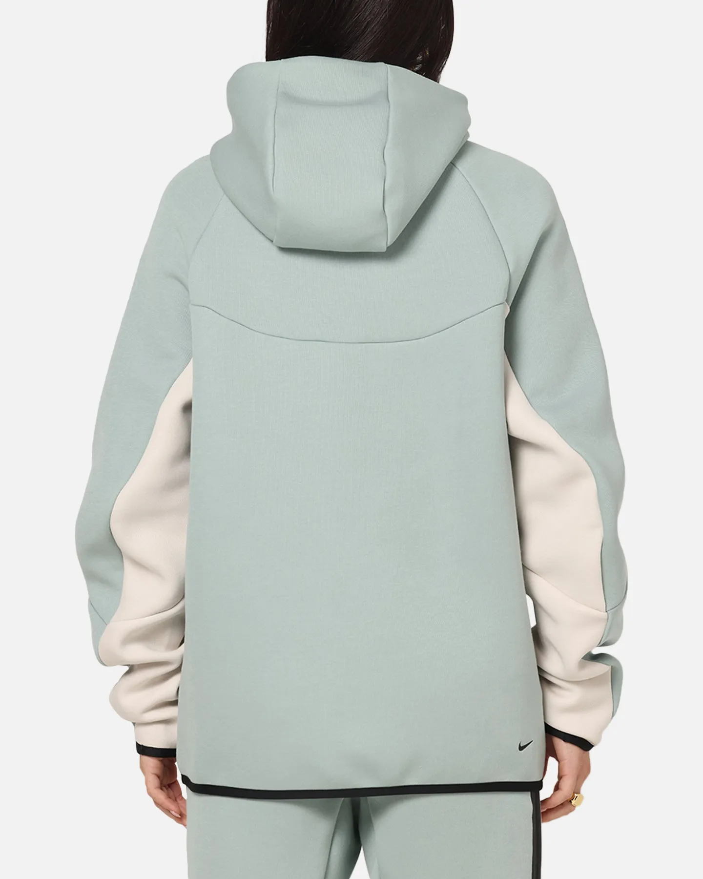 Nike Sportswear Tech Fleece Windrunner Jacket Dusty Sage Warm Outfit Layered Look