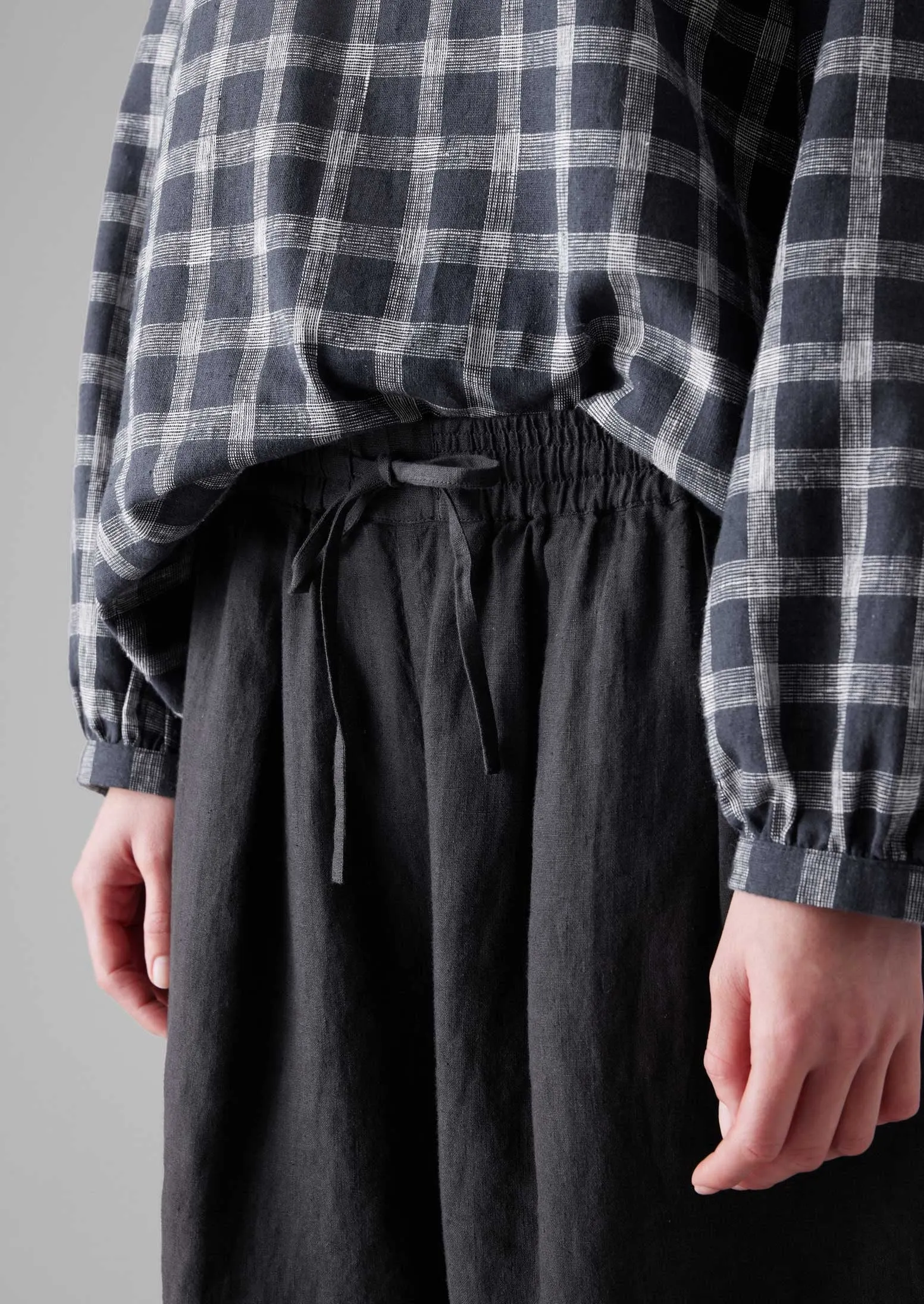 Breathable wear Lightweight Layer Garment Dyed Drawstring Shorts | Black Pepper