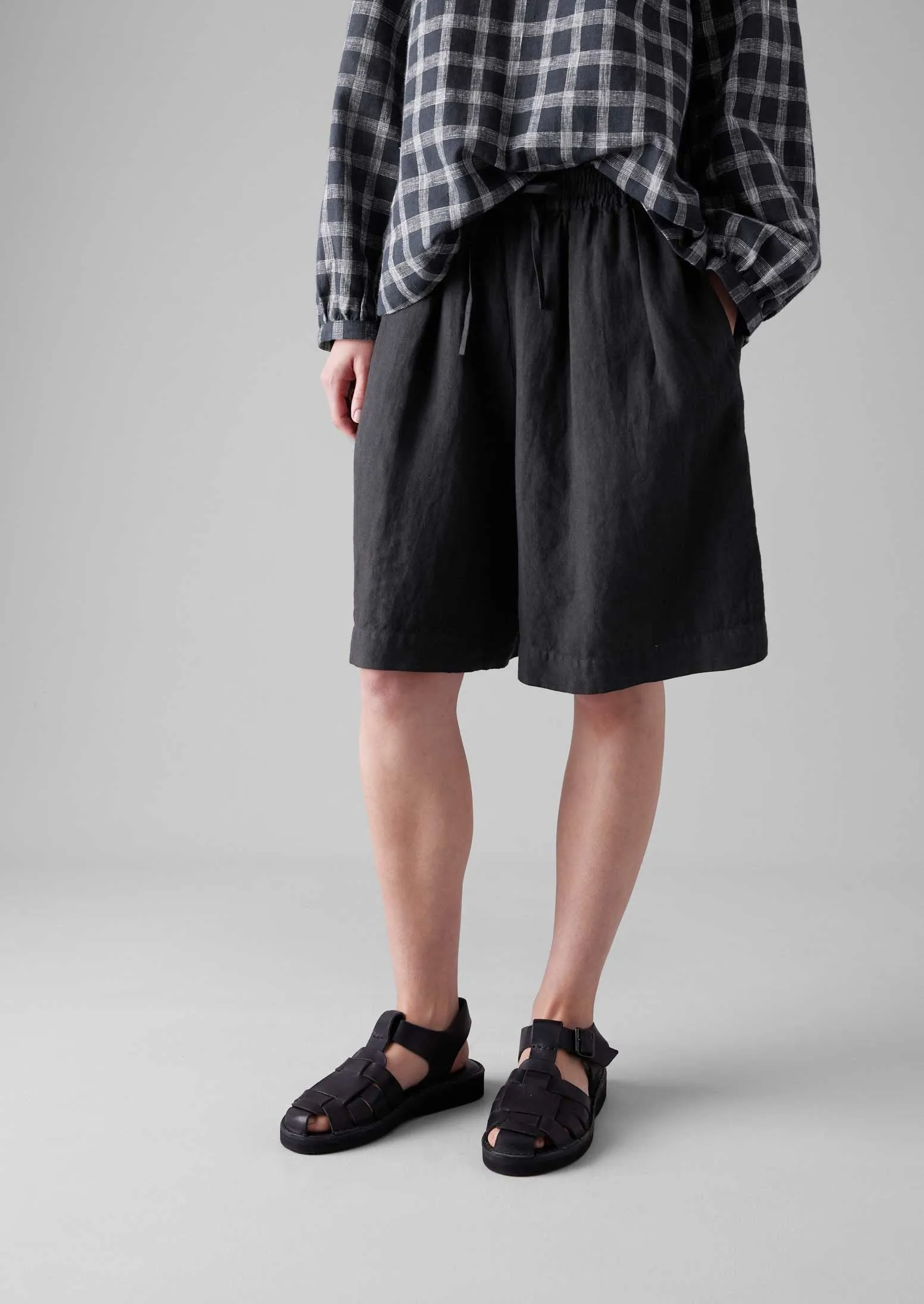 Eco Friendly Dye Process Body-Hugging Fit Garment Dyed Drawstring Shorts | Black Pepper
