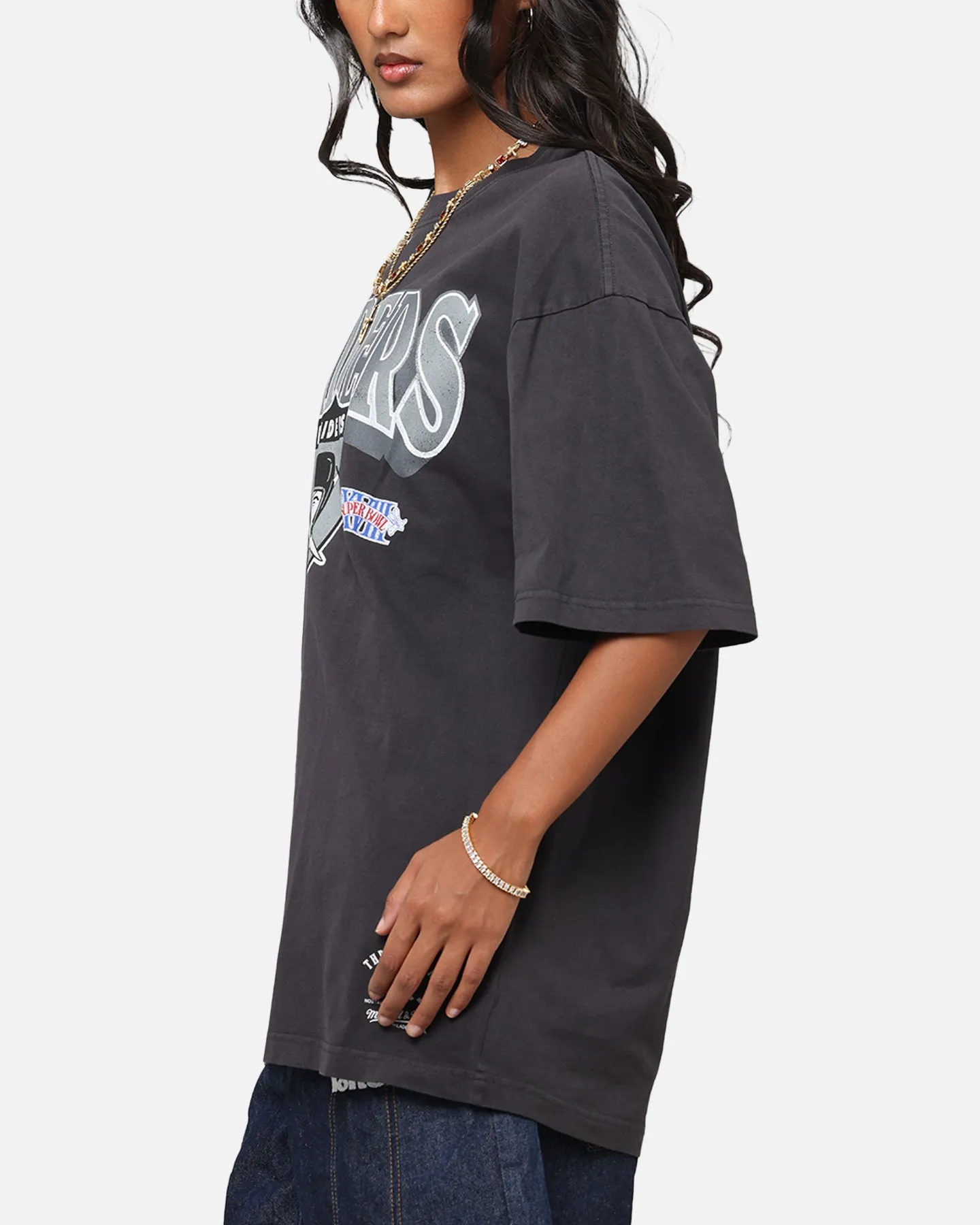 Trendy Look FadeResistant Mitchell & Ness Las Vegas Raiders Arch T-Shirt Faded Black