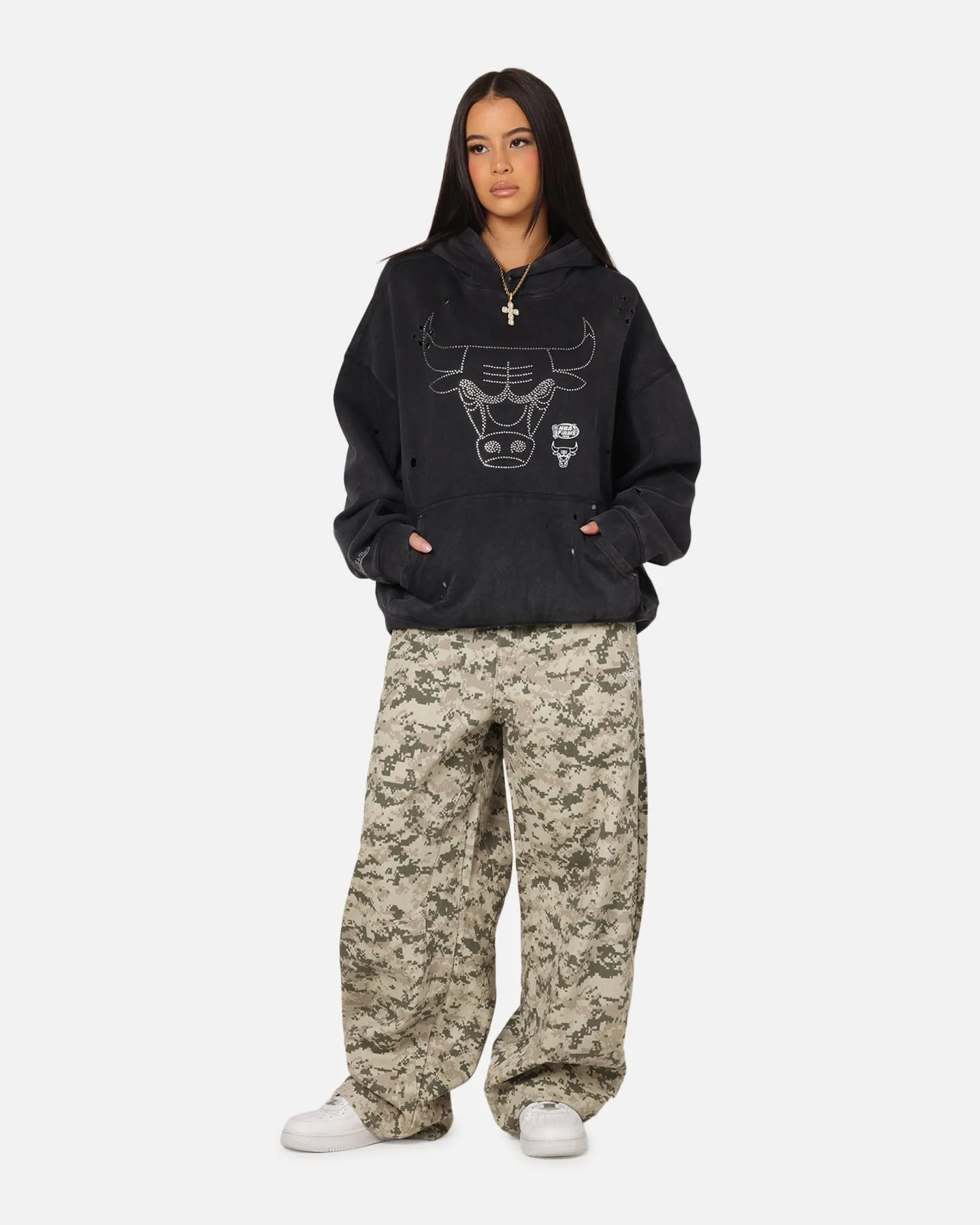 Mitchell & Ness Chicago Bulls Distressed Rhinestone Logo Hoodie Faded Black Urban Cool