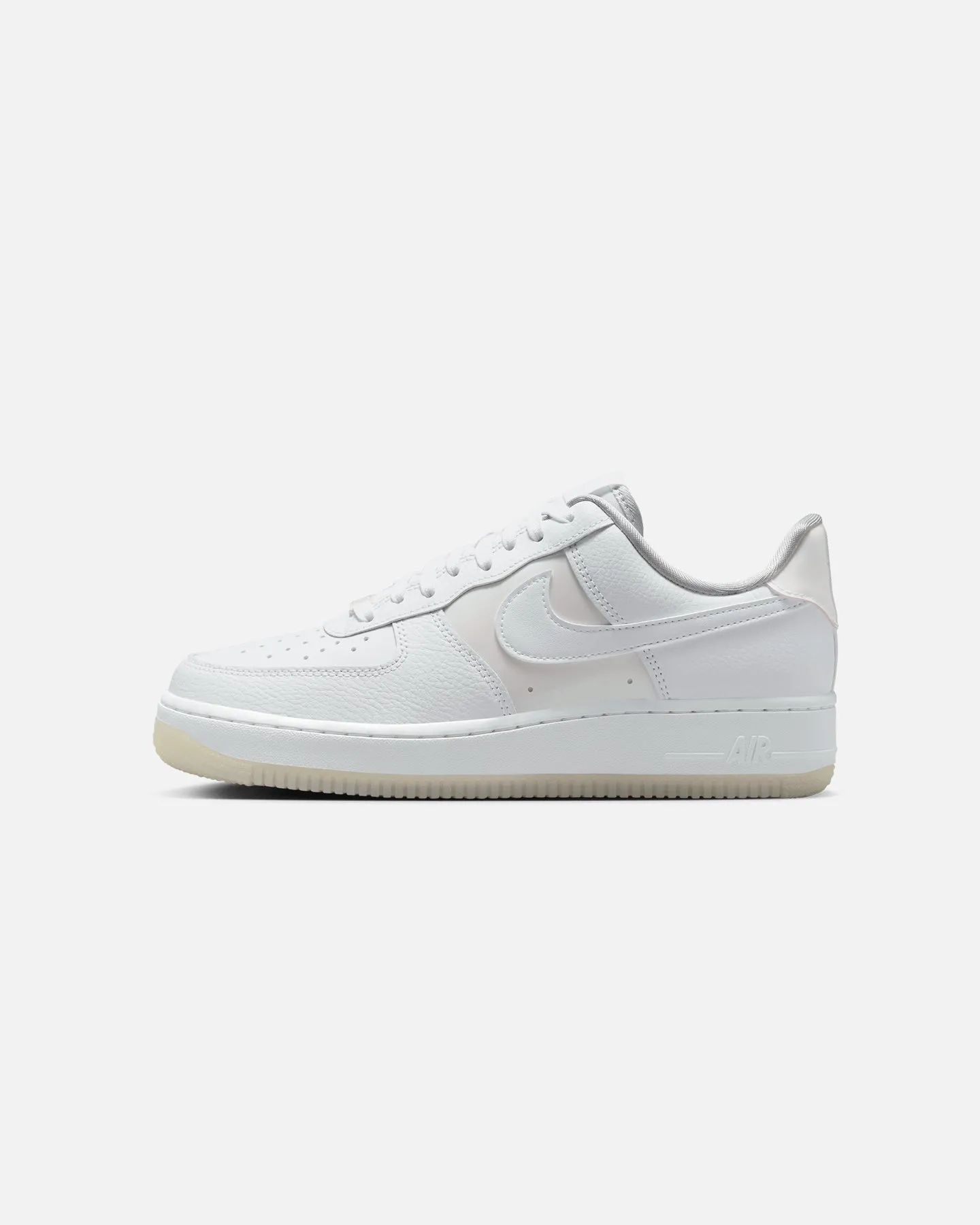 Classic Base Ergonomic City Adventure Nike Women's Air Force 1 '07 White/White