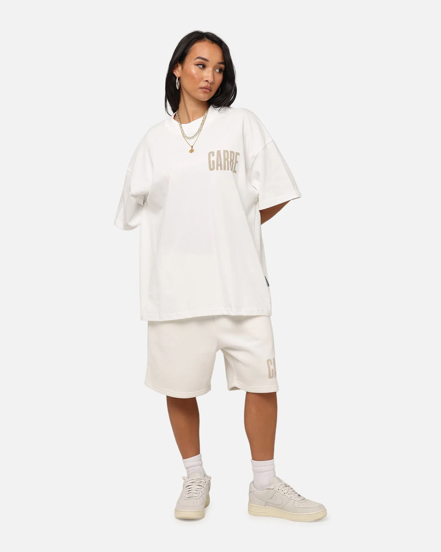 Relaxed Outfit Chic Outfit Carre Premium Essentials T-Shirt Off White
