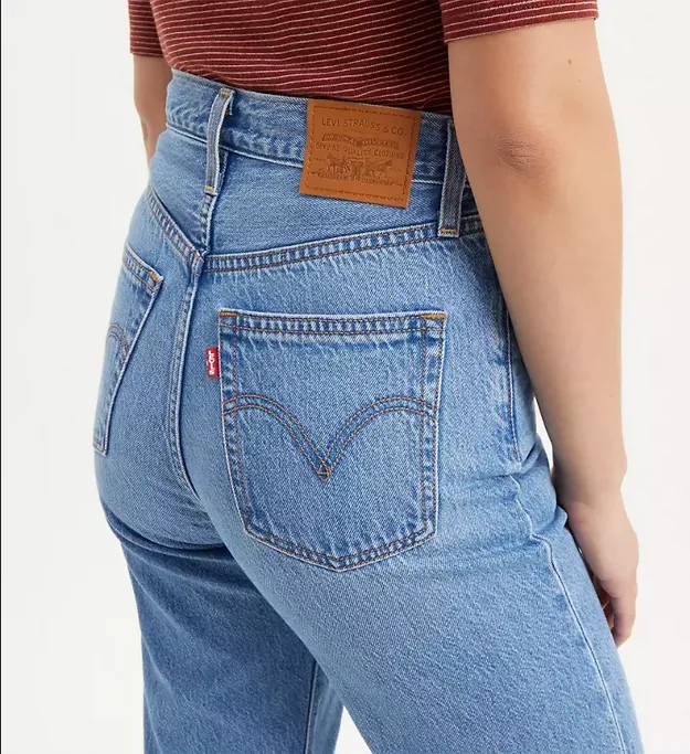 Night Out Everyday Holiday Vibes Levi's Jeans Ribcage dritti alla caviglia 726930130 indaco chiaro indossato