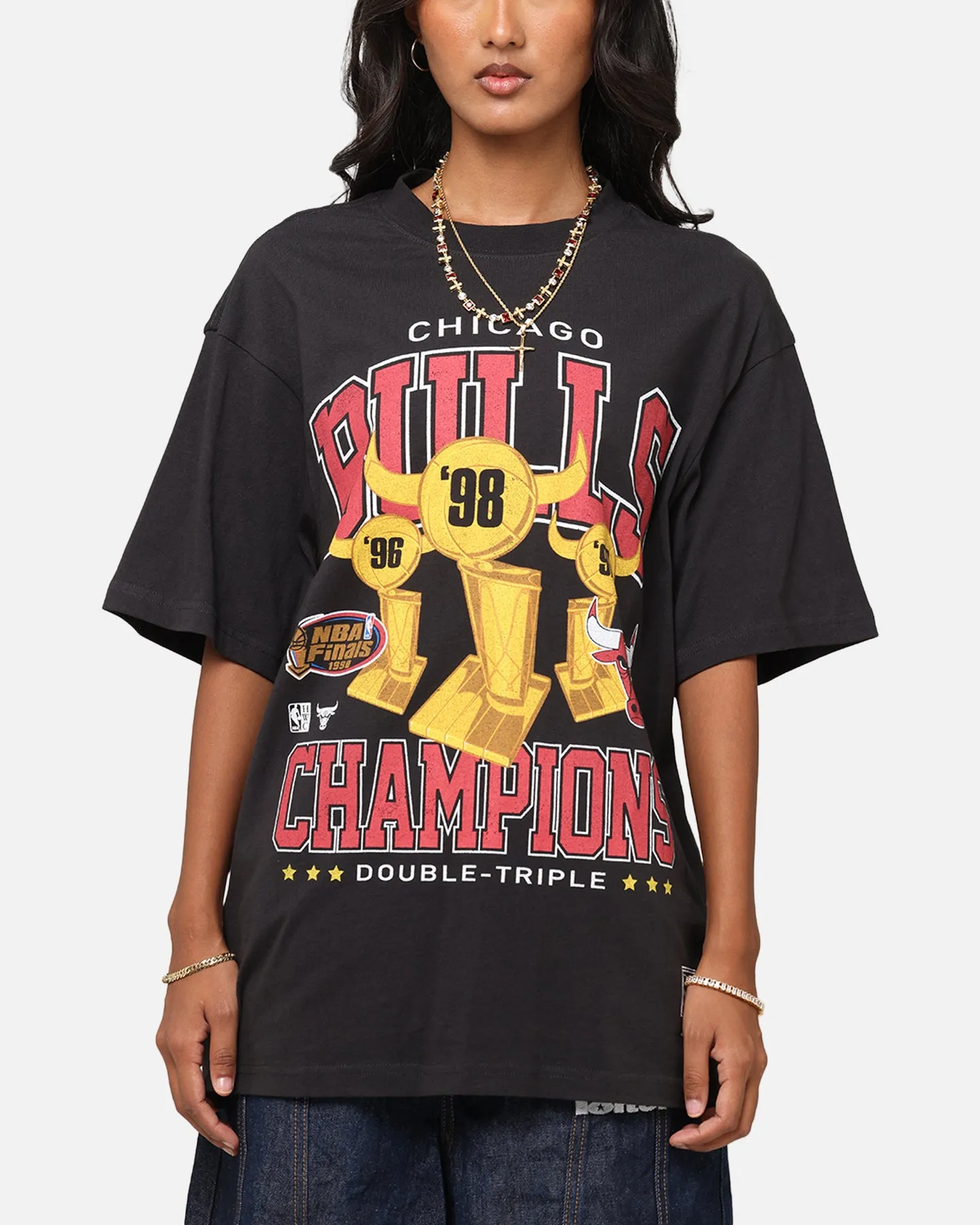 Boat Neck Printed Logo Mitchell & Ness Chicago Bulls Pinnacle T-Shirt Faded Black