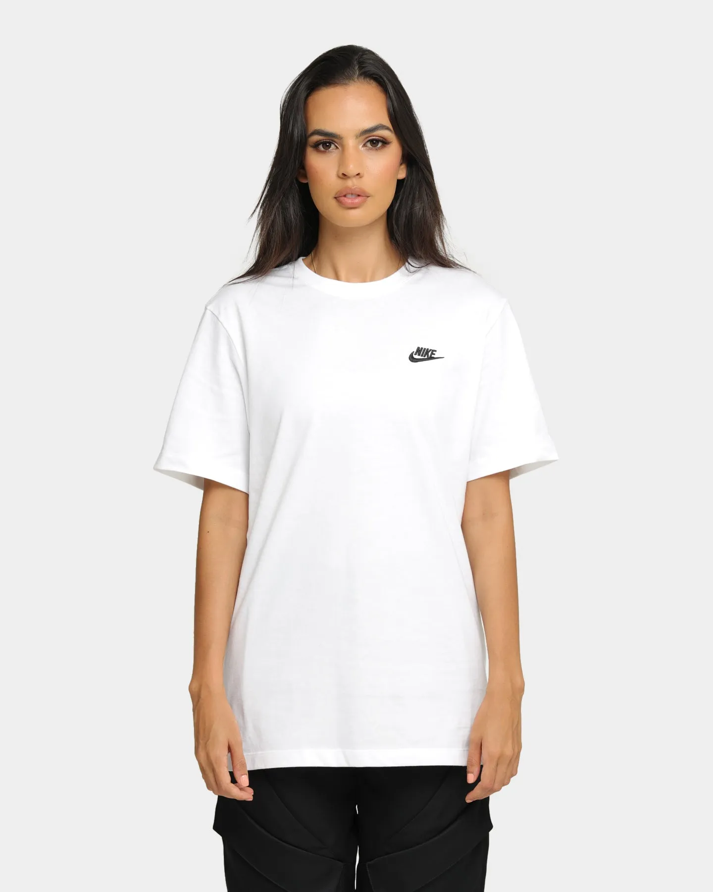 Relaxed Fit Nike Men's Nike Sportswear Club Short Sleeve T-Shirt White/Black