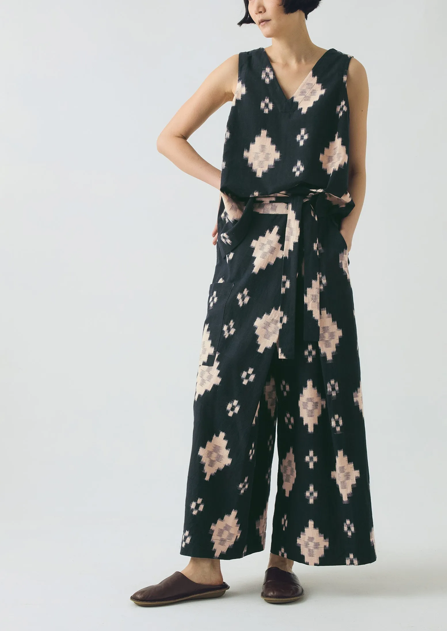 Frayed hem Sporty Stretch Fit Fugue Ikat Wrap Pants | Midnight/Sand