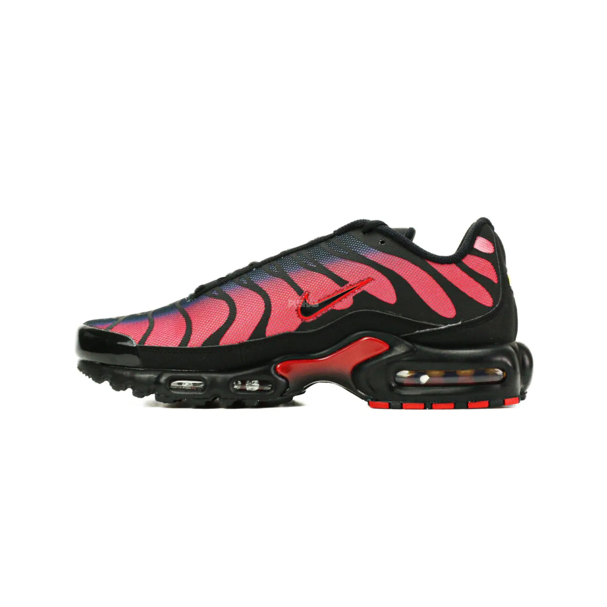 Nike Air Max Plus TN 'Bred Reflective' (2022) cloudy day running shoe circumstance