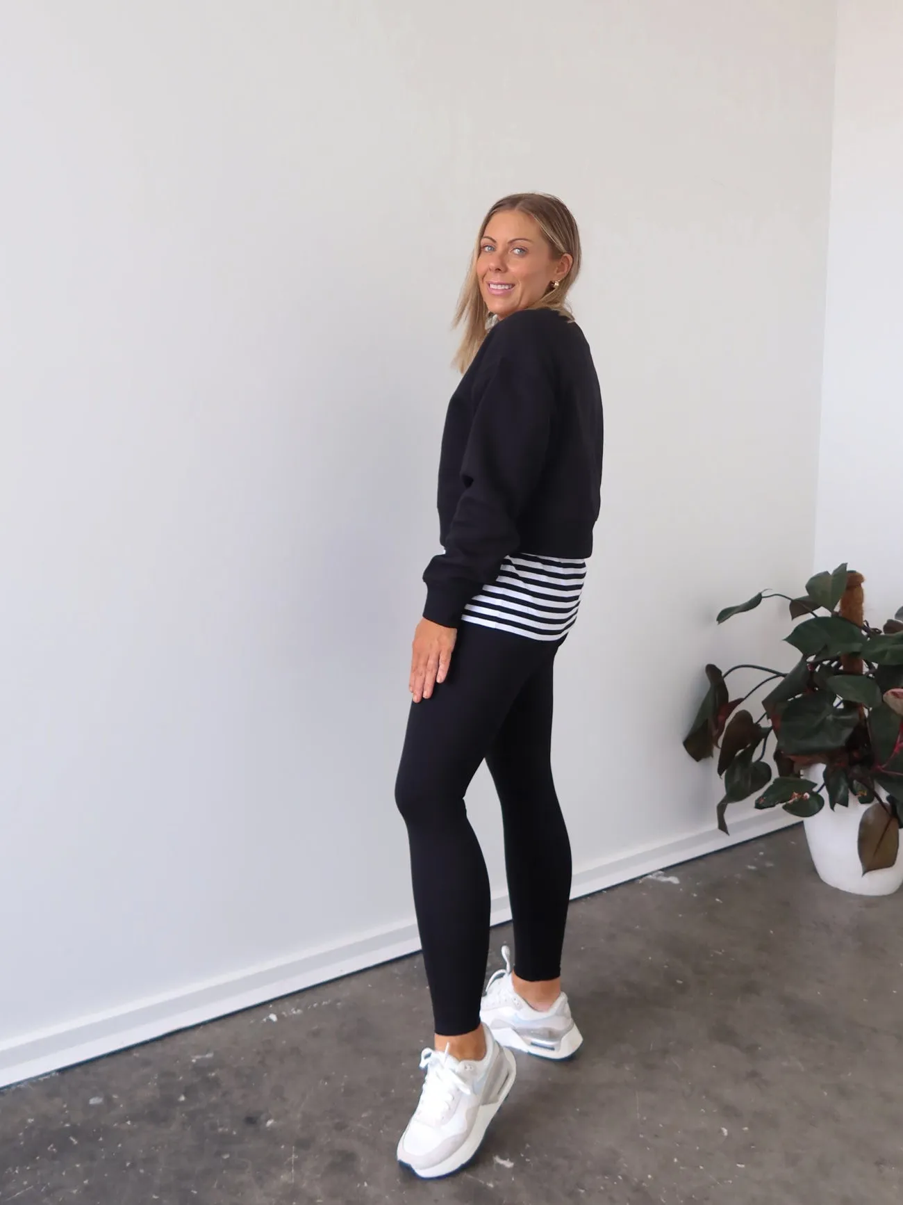 Stretchable Guinea pig like Freya Cropped Crew Sweater