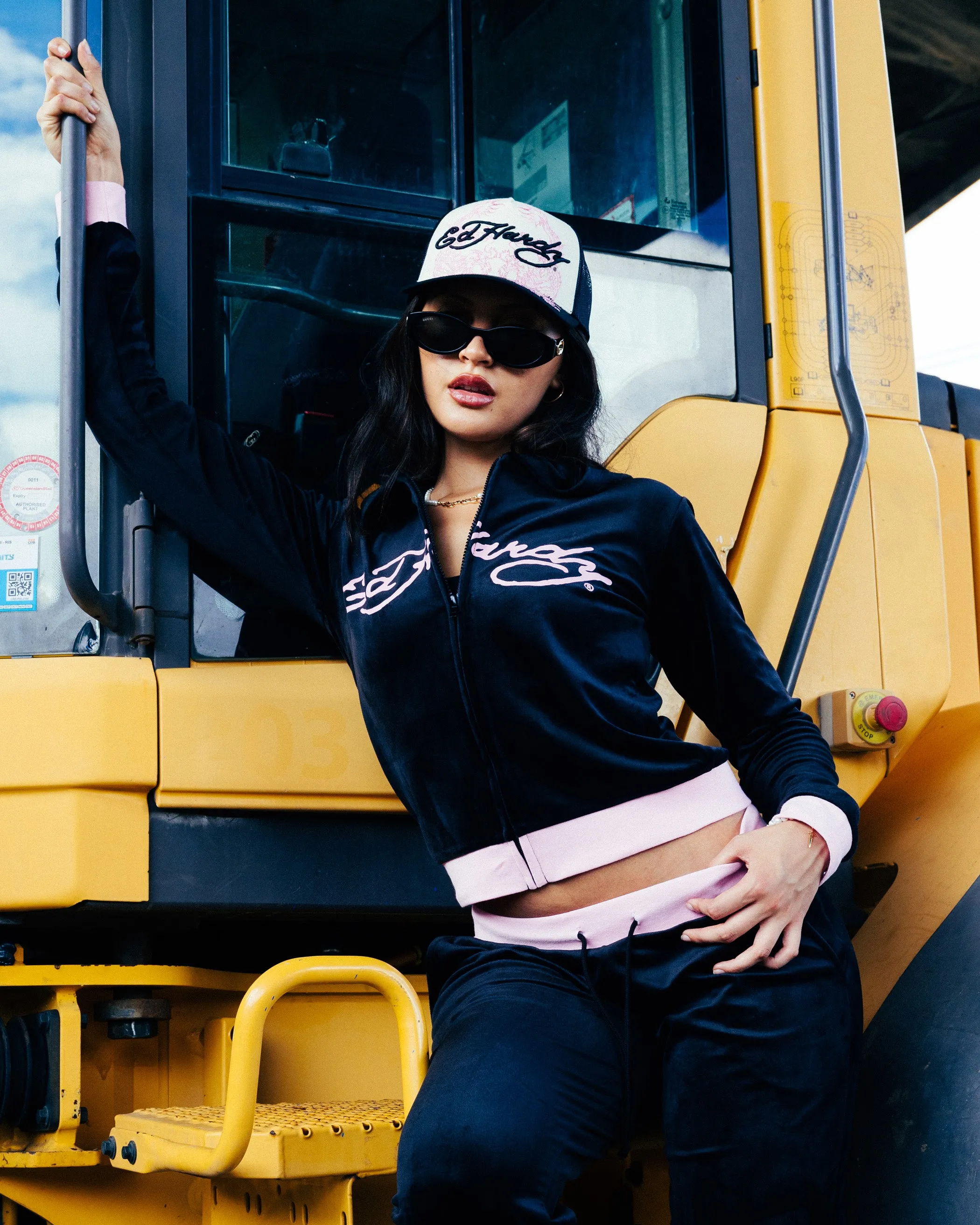 Noise Reduced Fabric Magnetic Closure Ed Hardy Women's Cropped Hoodie Black/Pink