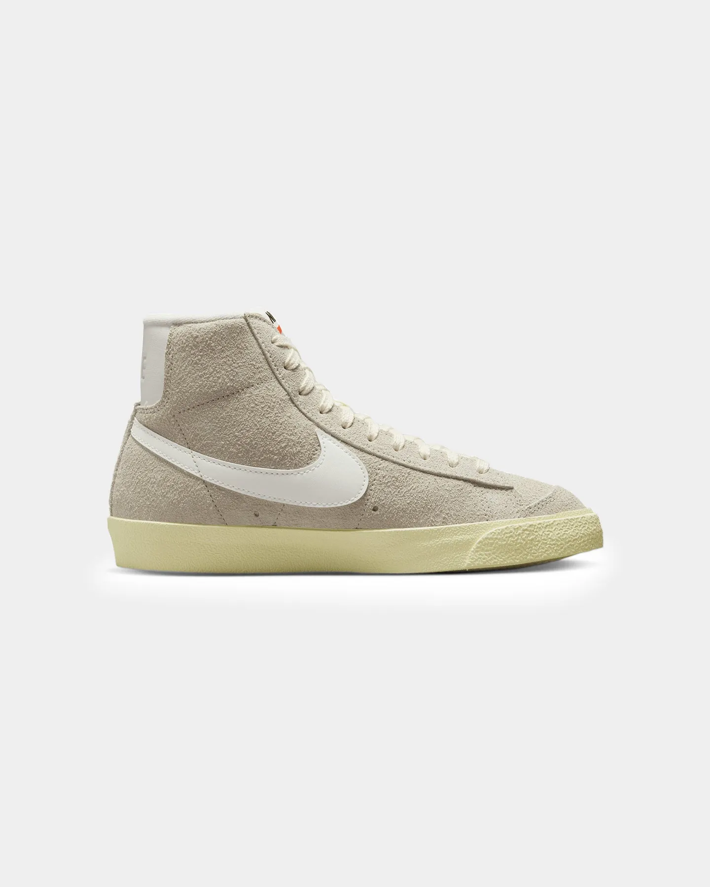 Smart Look Nike Women's Blazer Mid '77 Vintage Light Bone/Sail