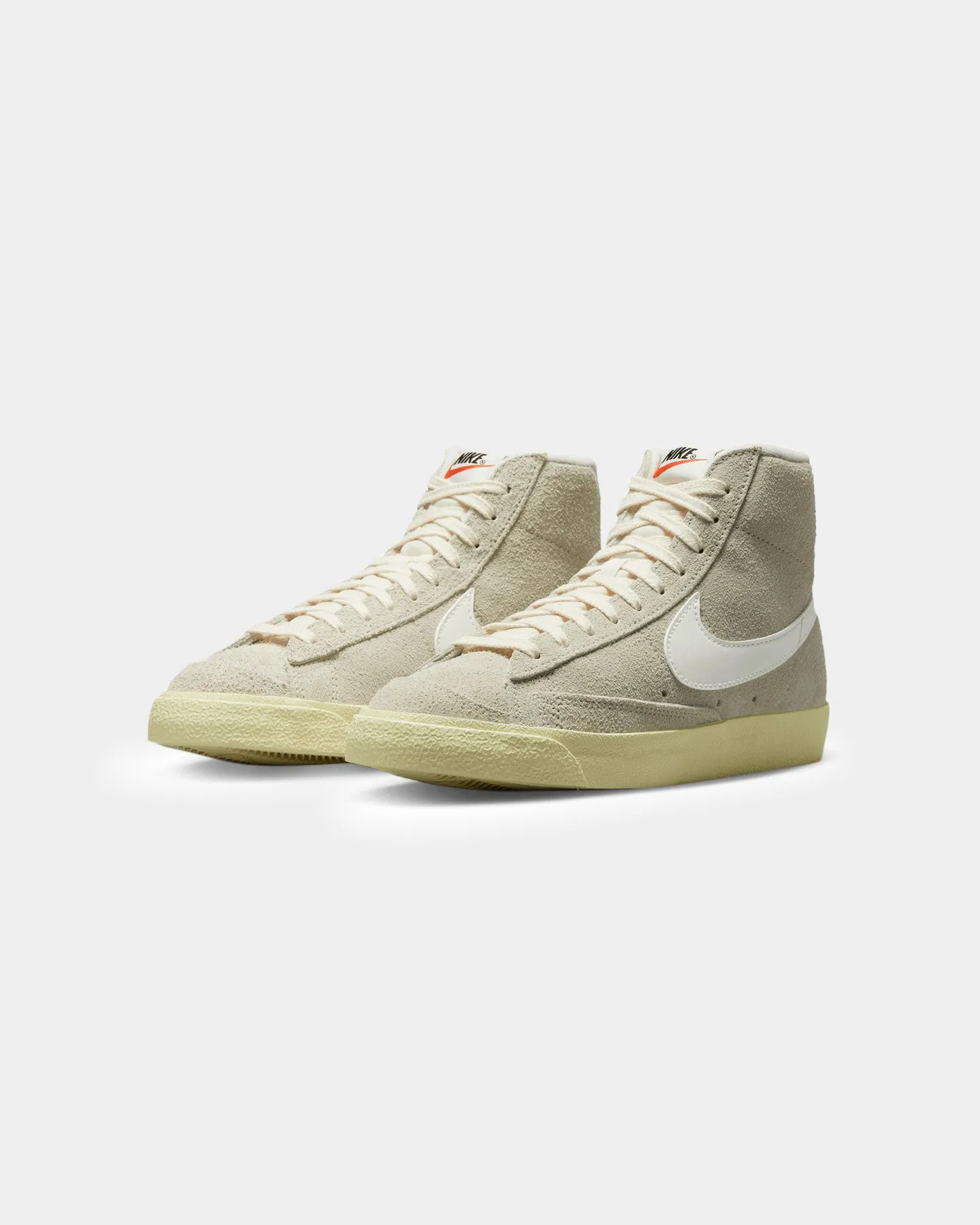 Lace Tie Nike Women's Blazer Mid '77 Vintage Light Bone/Sail