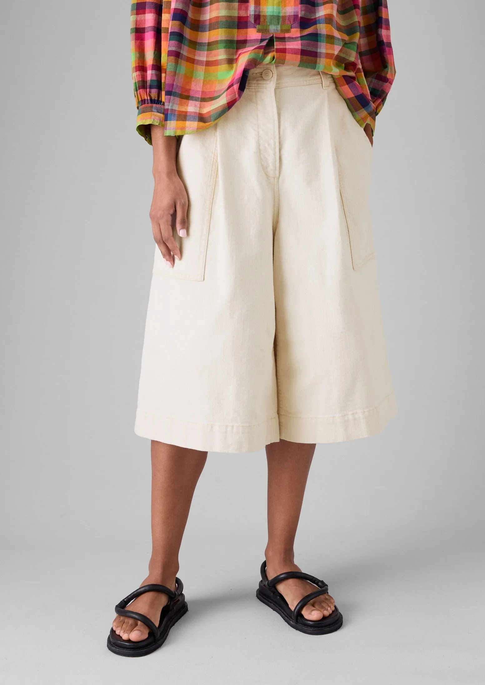 HighDensityWeave Simple Fit Pleated Denim Shorts | Ecru