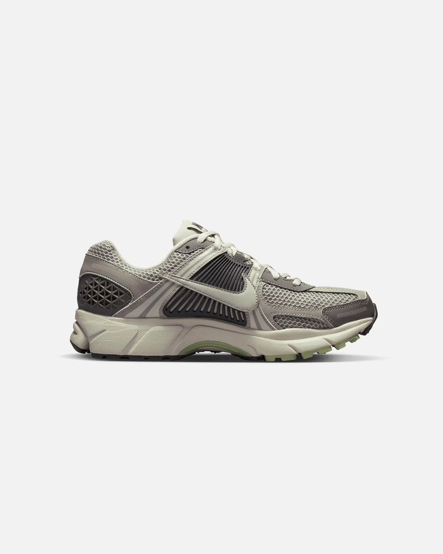 Power Base Nike Women's Zoom Vomero 5 "Cobblestone" Cobblestone/Light Bone