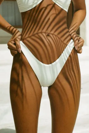 Four Way Stretch Technology Fiji Bottom - Ivory