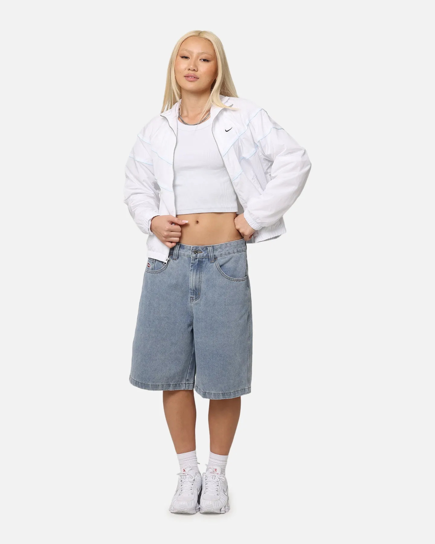 Performance Layer Ergonomic Seams Nike Women's Sportswear Loose UV Woven Full-Zip Jacket White/Black
