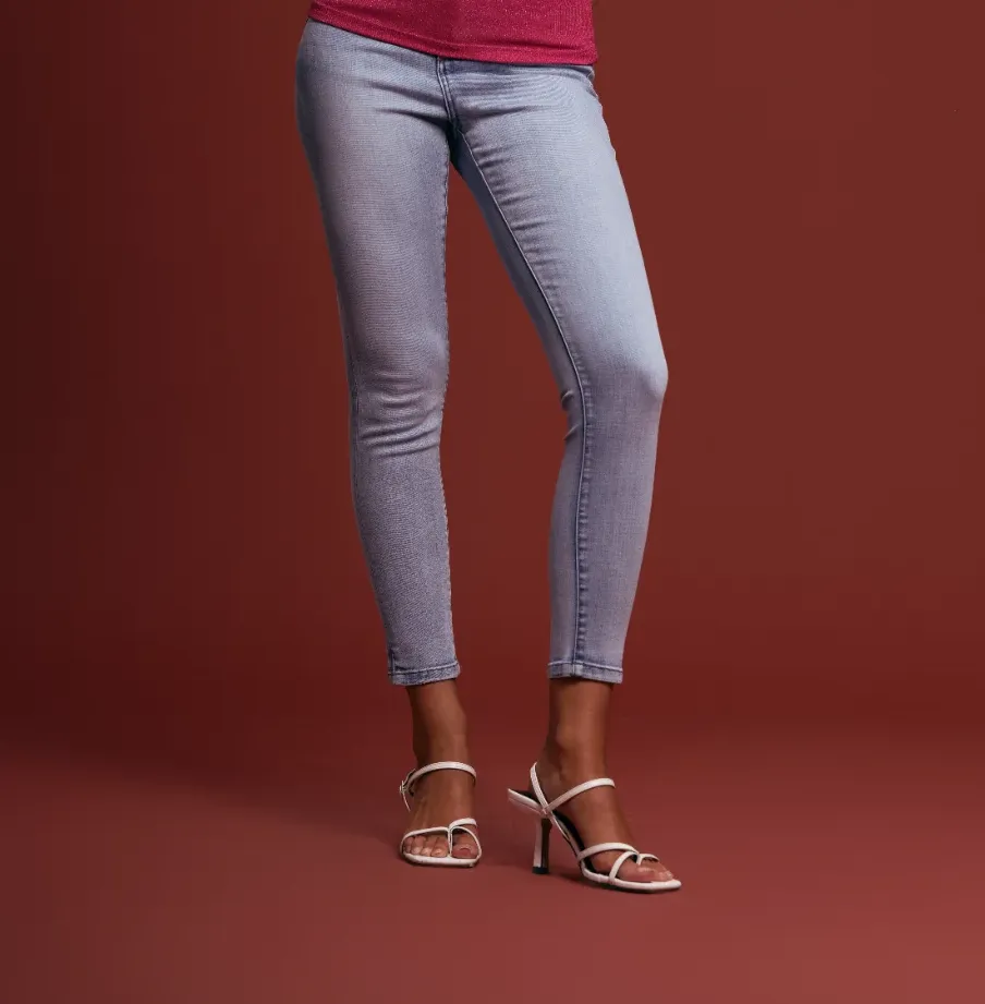 Griffai pantalone jeans da donna Skinny Basico con spacchetti DGP3254 denim lavaggio chiaro Colorfast Denim Sustainable Road Trip