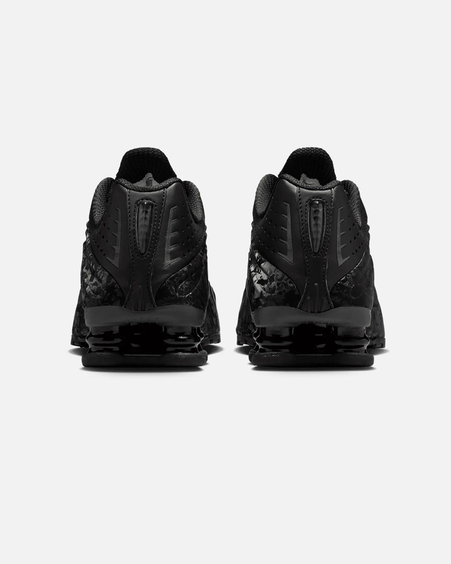 Wide toe box Dust Guard Nike Women's Shox R4 Black/Smoke