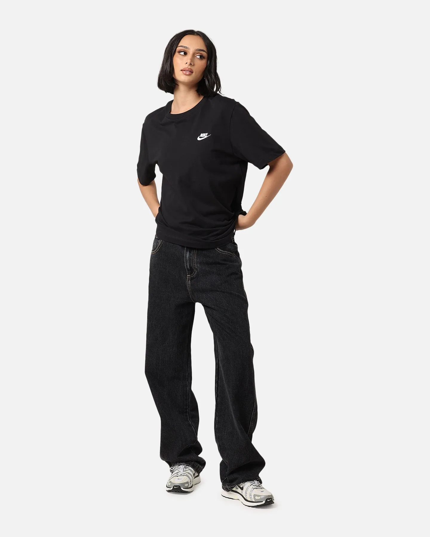 Ethically Sourced Materials Chill Design Nike Sportswear Club T-Shirt Black/White