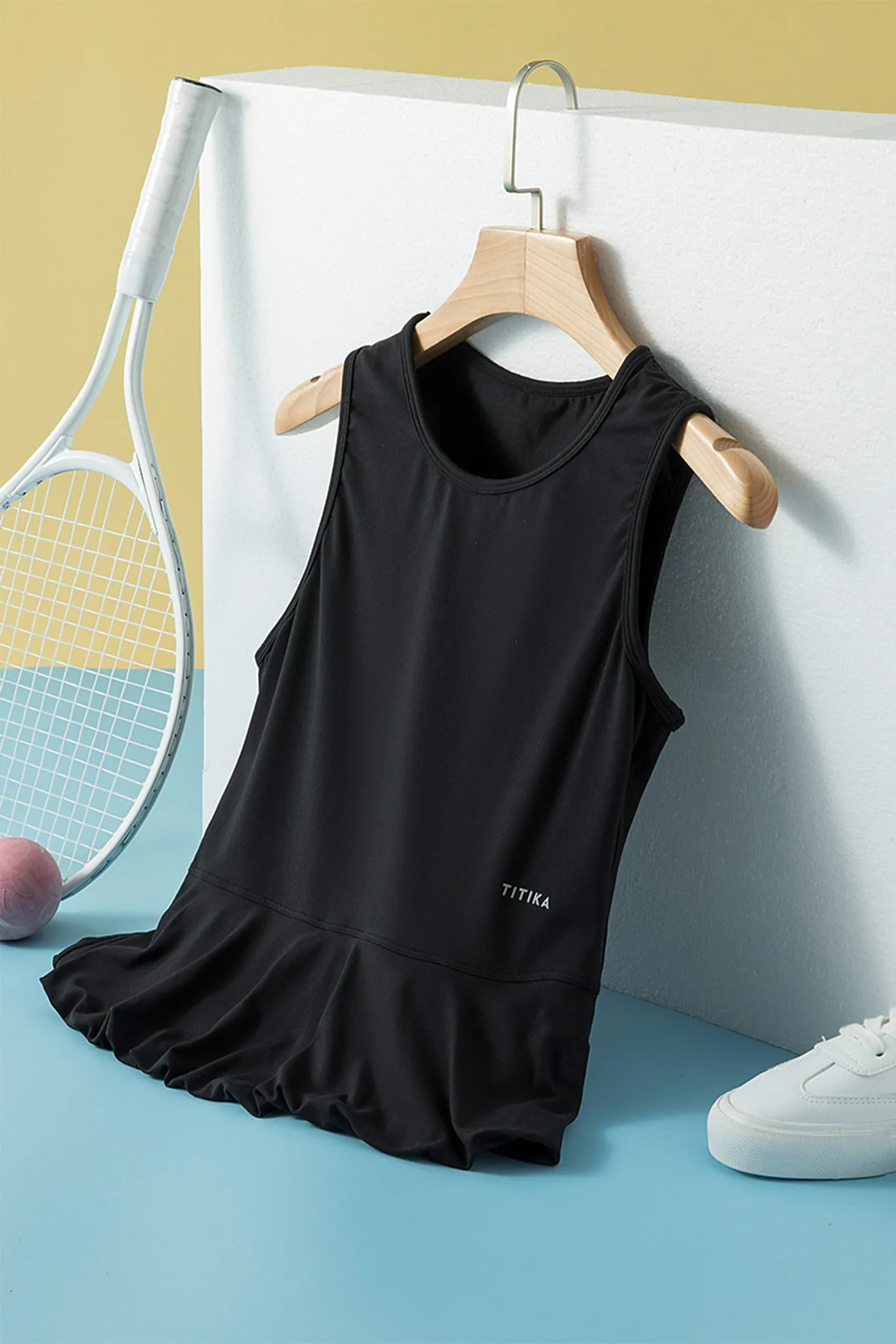 Floral Trim Tank Wind Resistant Front