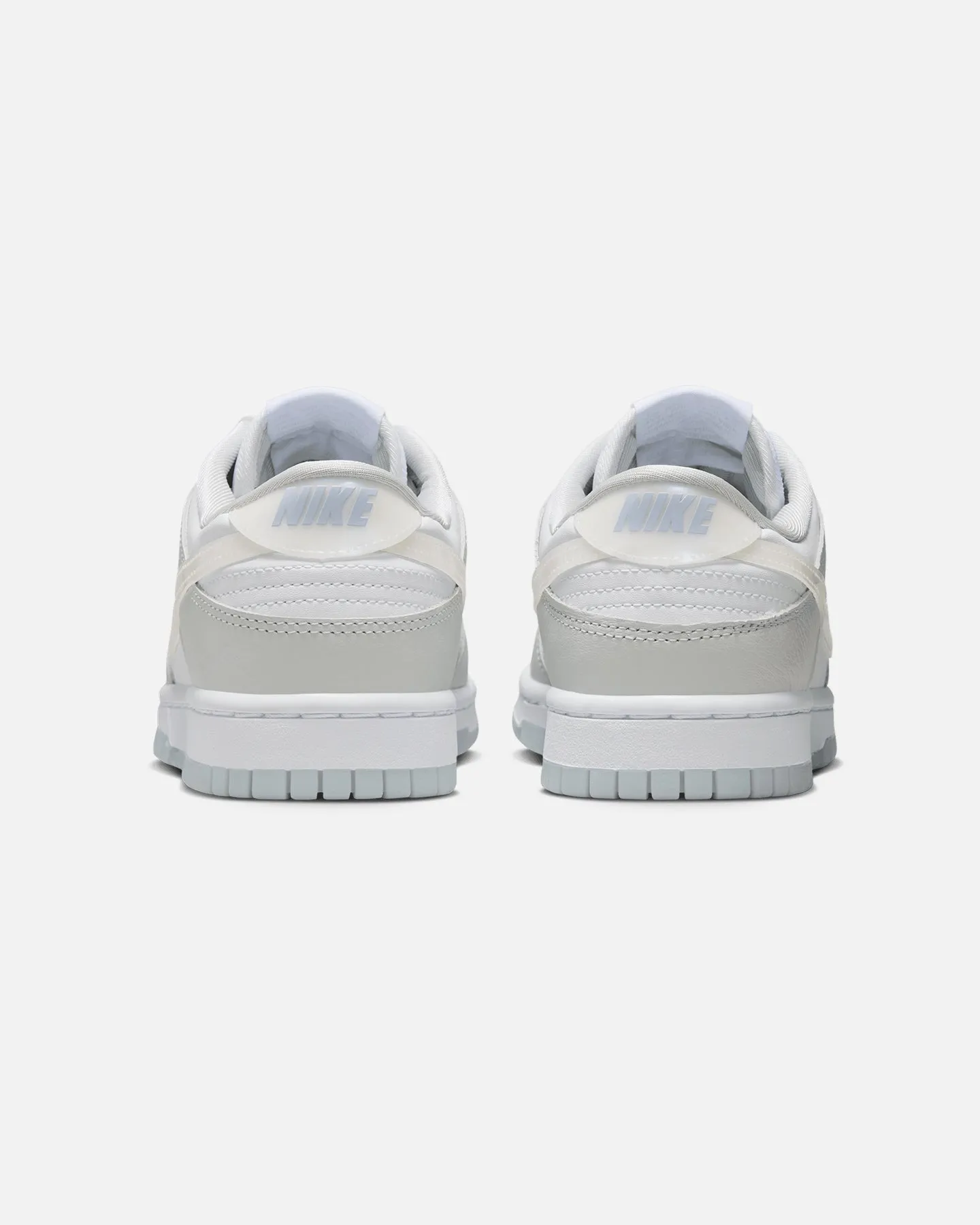 Video Look Stable base Nike Women's Dunk Low "Iridescent Swoosh" Photon Dust