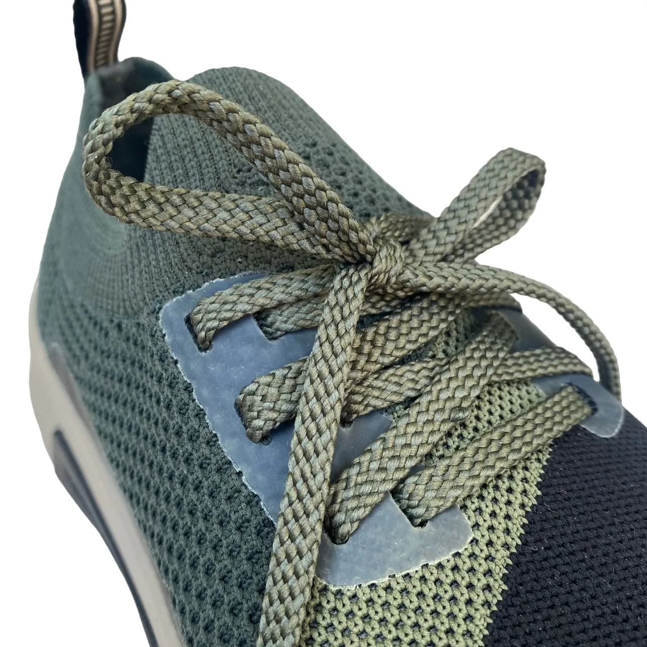 running in a monorail station area shoes Skechers scarpa sneakers da donna Sequoia 68717 OLBK verde oliva nero