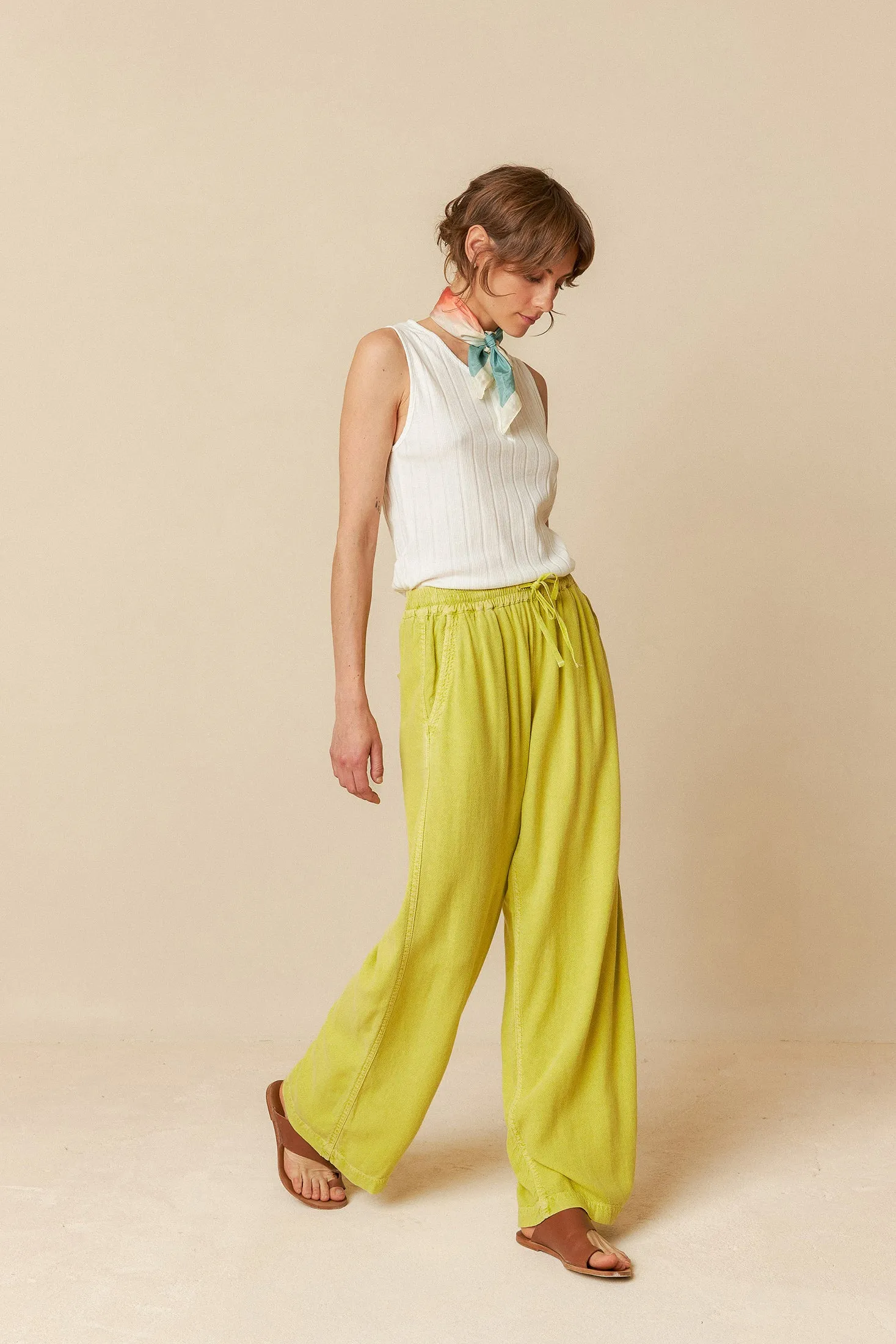 BELL PANTS Simple Silhouette HeatRegulatingLining