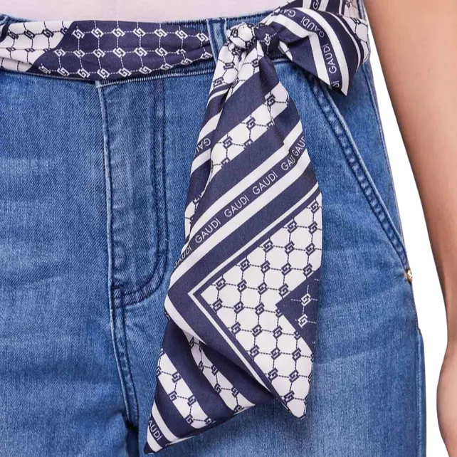 Brunch Outfit Traveler Gear Gaud?? pantalone jeans da donna largo a vita alta con foulard come cintura 511BD26010 blu chiaro
