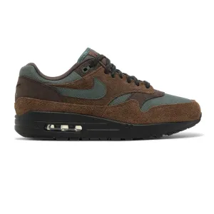 running in a dance studio shoes color - red Nike Air Max 1 'Beef and Broccoli' (2024)