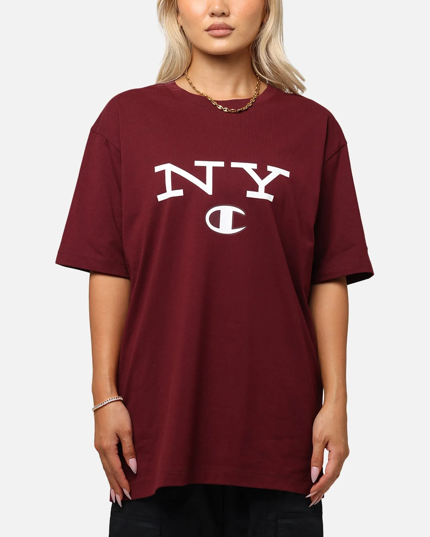 Minimal Trend Urban Fashion Look Champion Rochester Graphic T-Shirt Red
