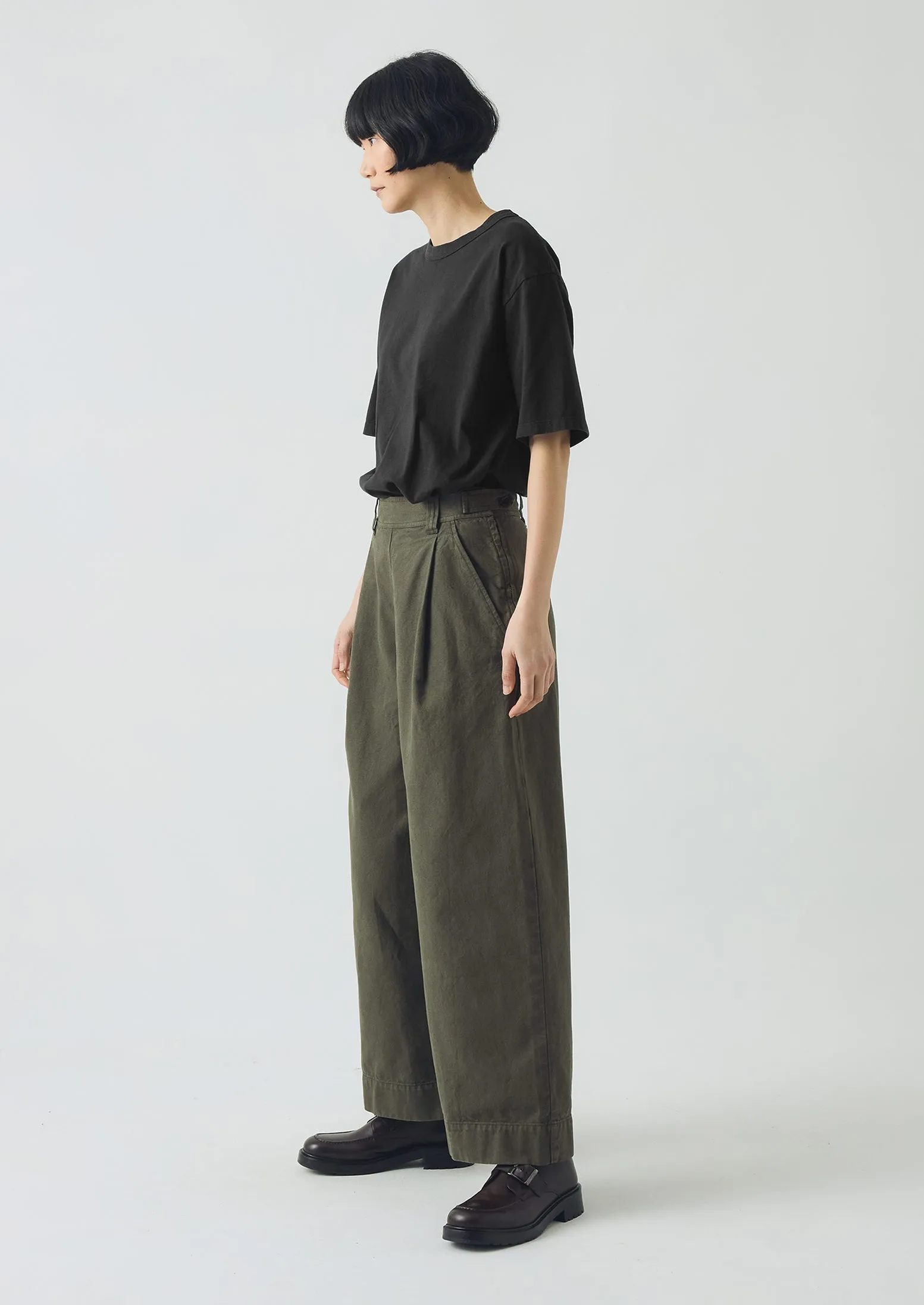 Body Movement Cotton Canvas Pleat Front Pants | Dark Olive