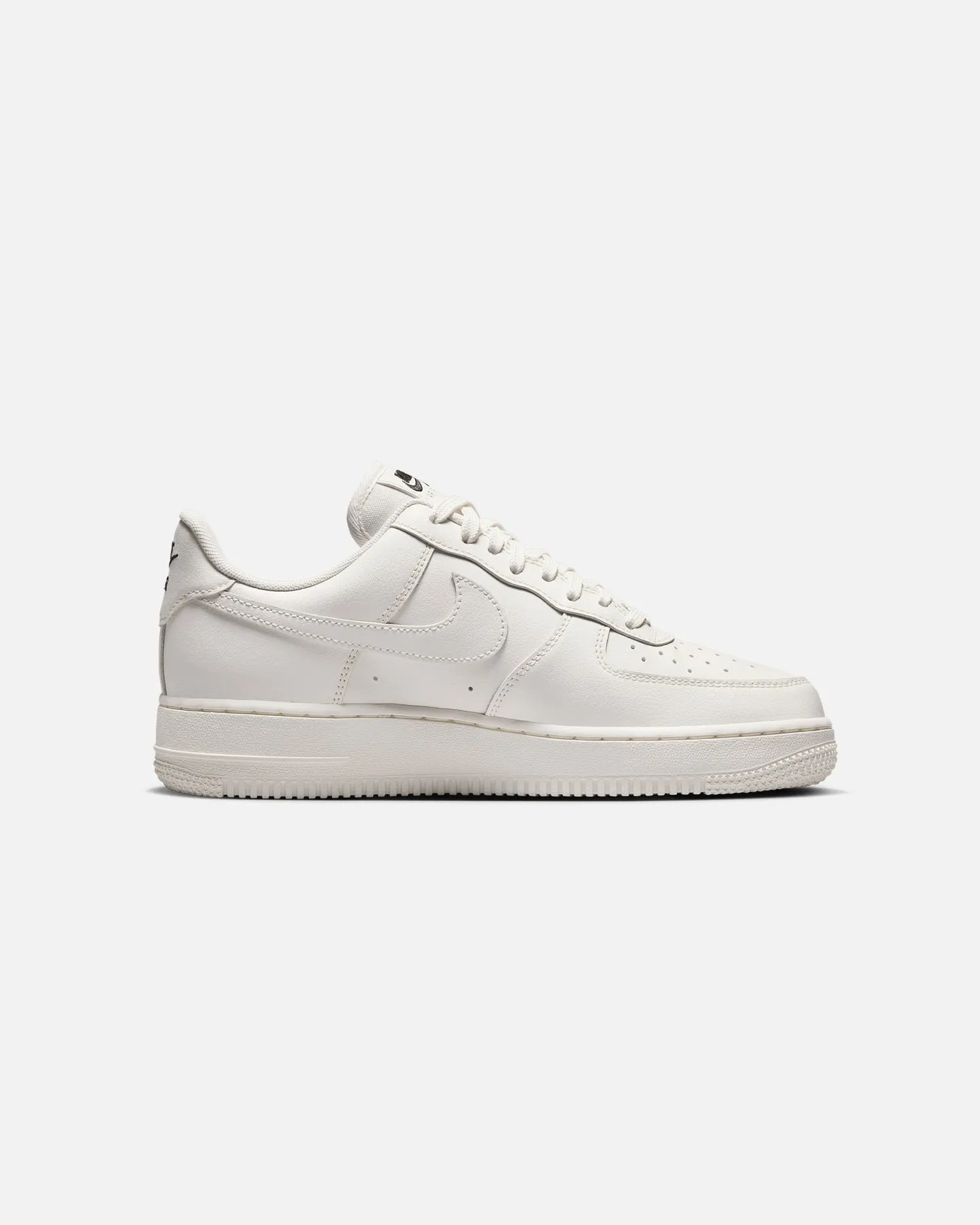 Match Fit Grip Hold Nike Women's Air Force 1 '07 Essential Sail/Sail