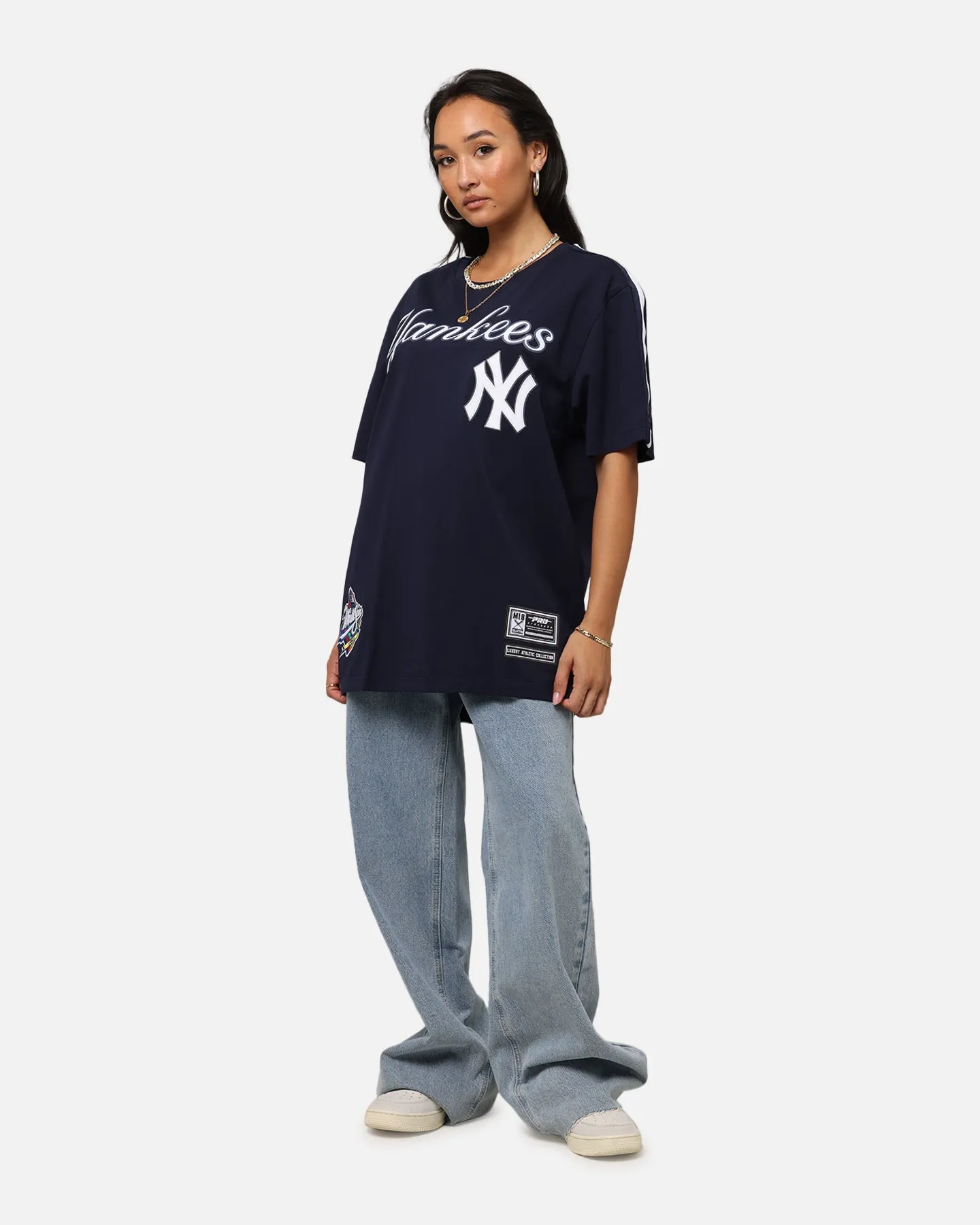 Pro Standard New York Yankees Classic Mesh Striped T-Shirt Midnight Navy TaglessDesign Timeless and Chic