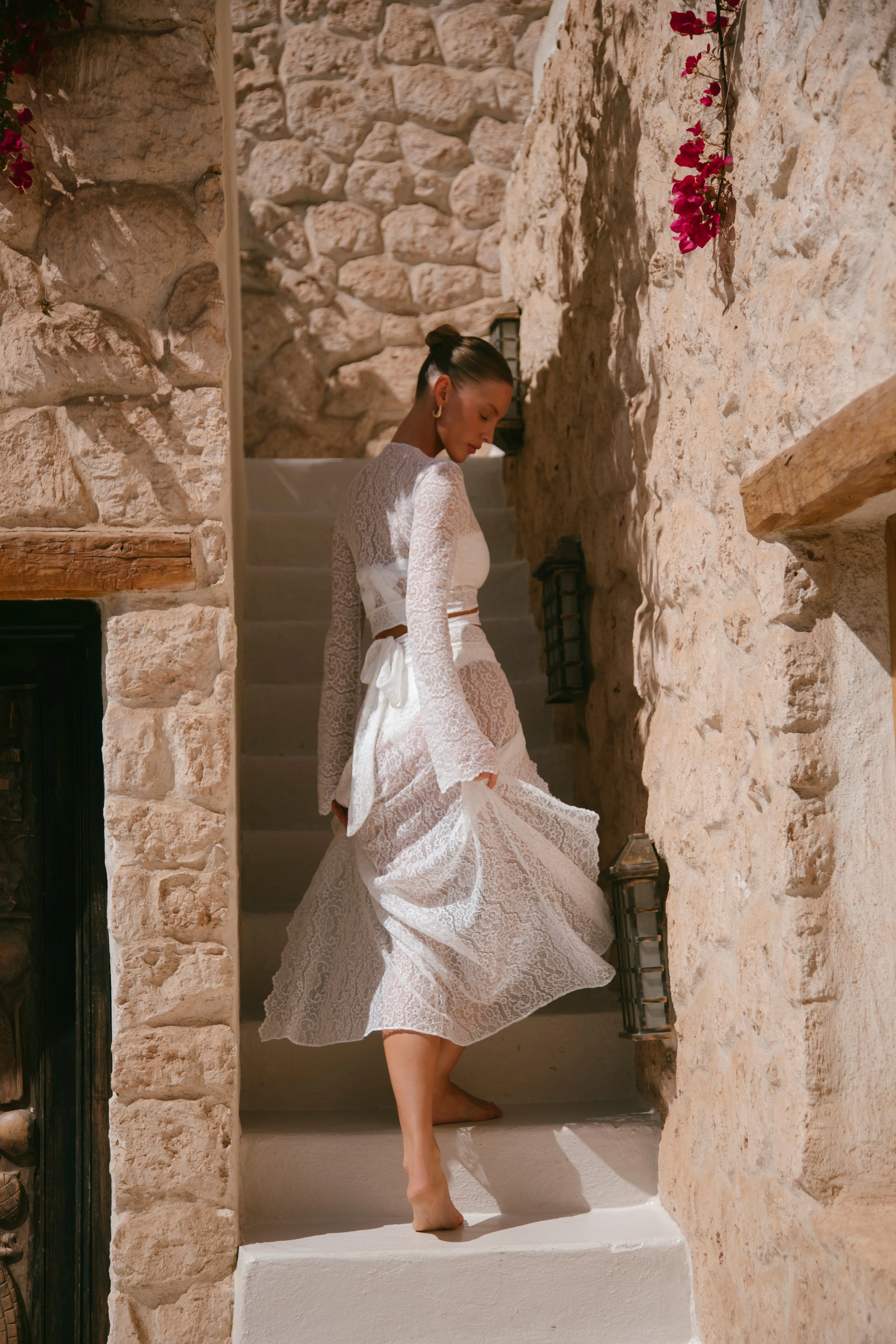 Roll Resistant Hem Palm Island Lace Top - Bridal White