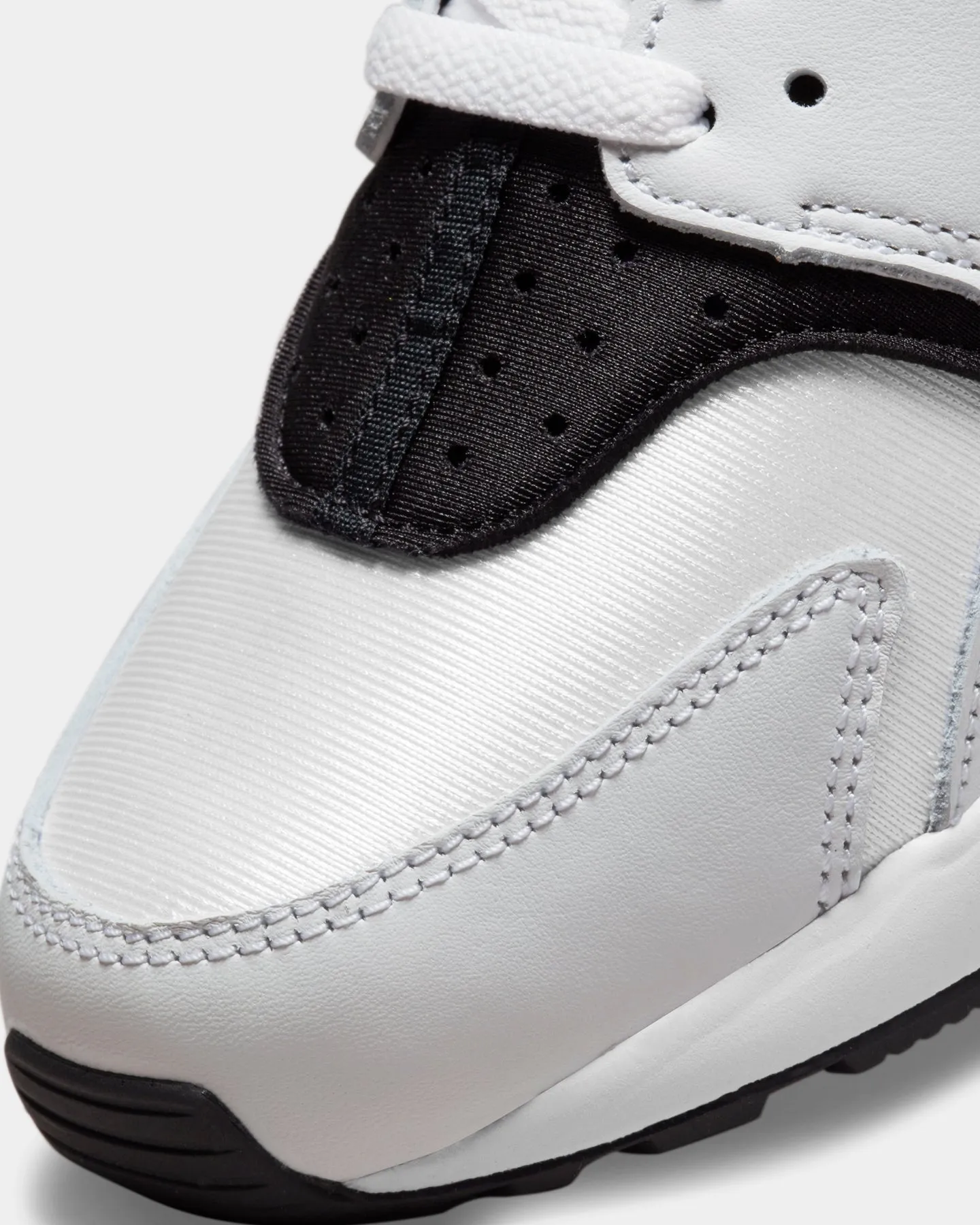 Nike Women's Air Huarache White/Black Reinforced Heel Cup Boat Walk