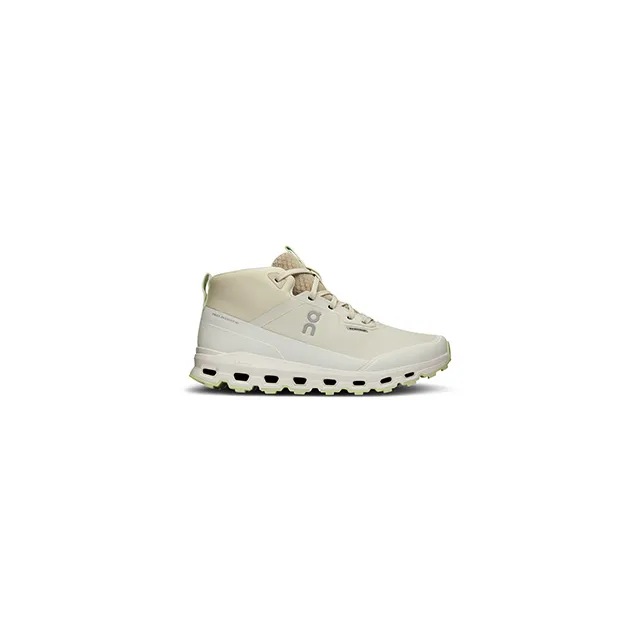 running in a cable car station area shoes Women's Cloudroam Waterproof