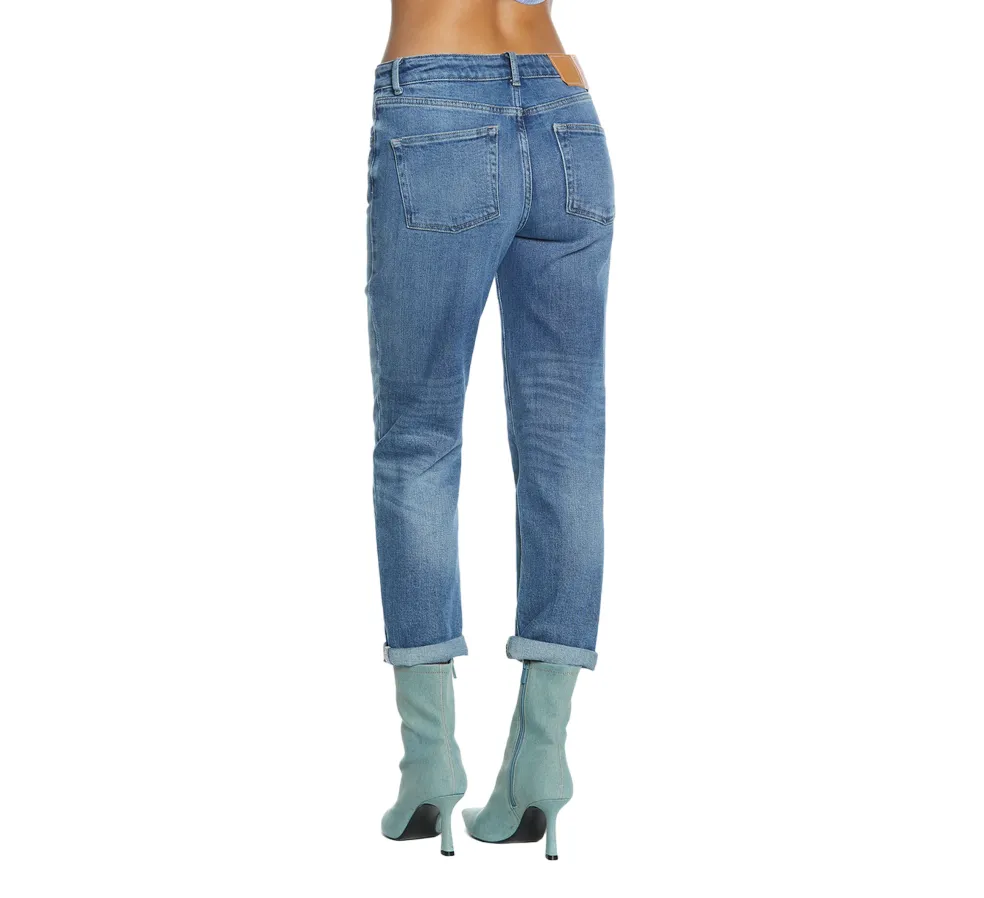Relish pantalone jeans da donna 5 tasche a vita media Cindy 22 RDP2407016016 blu medio Evening Stroll Athlete Fit Unisex Fashion