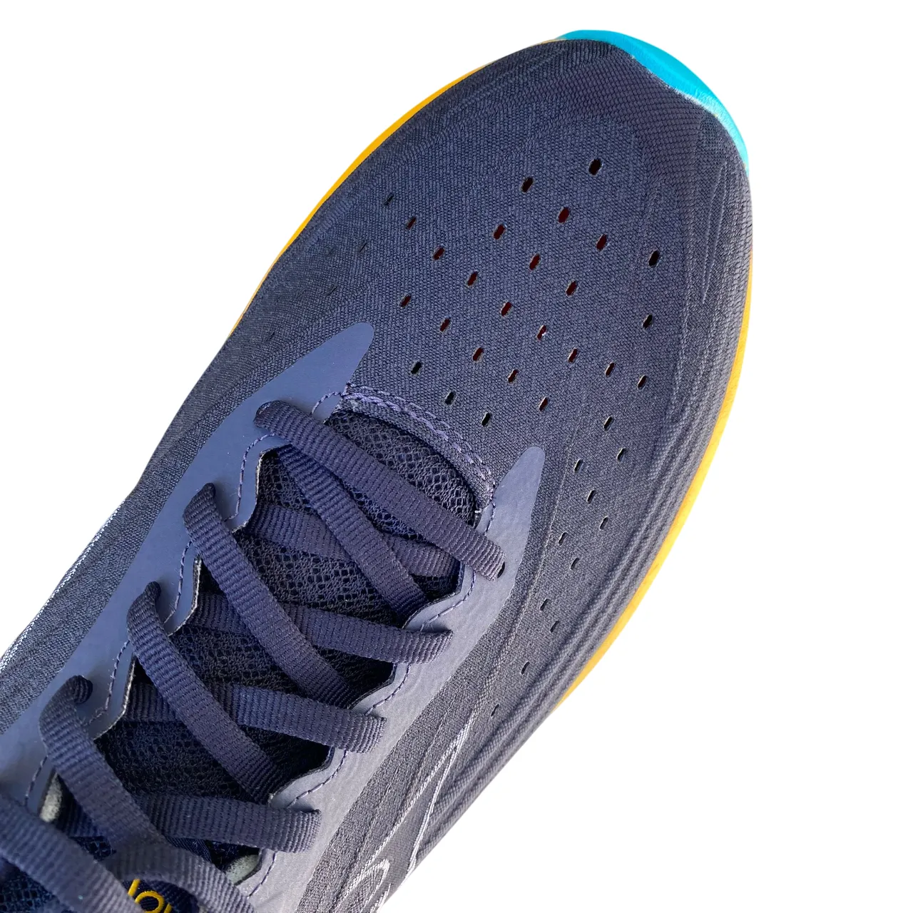 Durable Outsole Grooves running for a way to stay on track Mizuno Wave Skyrise 6 J1GC250951 Scarpe Running Uomo